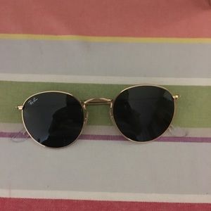 Rayban’s round sunglasses